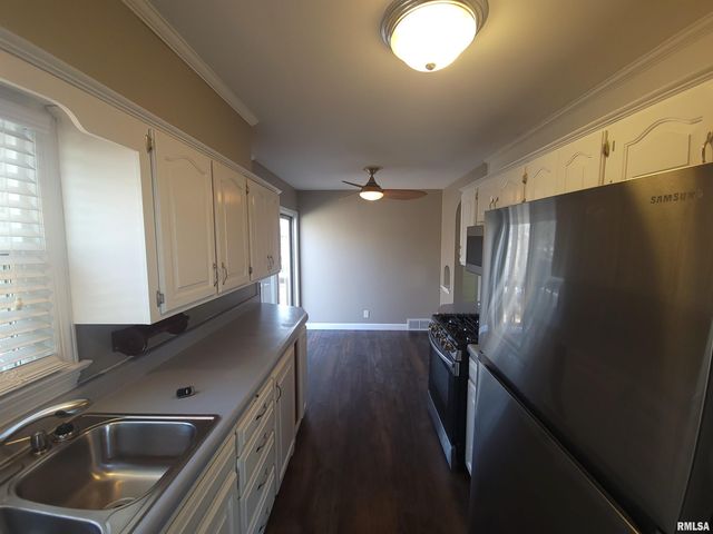 221 W BARRINGTON Road, Peoria, IL 61614