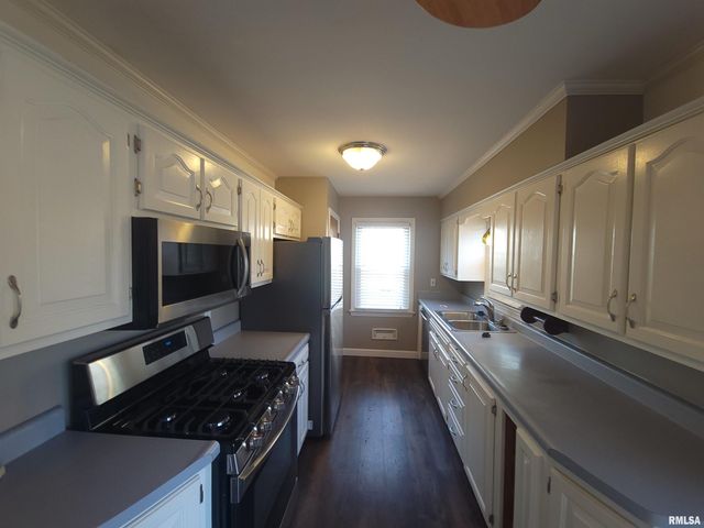 221 W BARRINGTON Road, Peoria, IL 61614