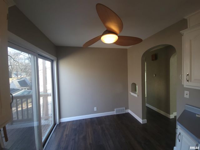 221 W BARRINGTON Road, Peoria, IL 61614