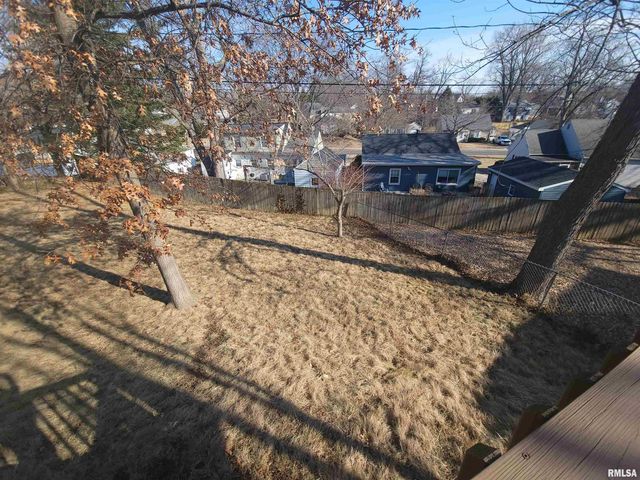 221 W BARRINGTON Road, Peoria, IL 61614