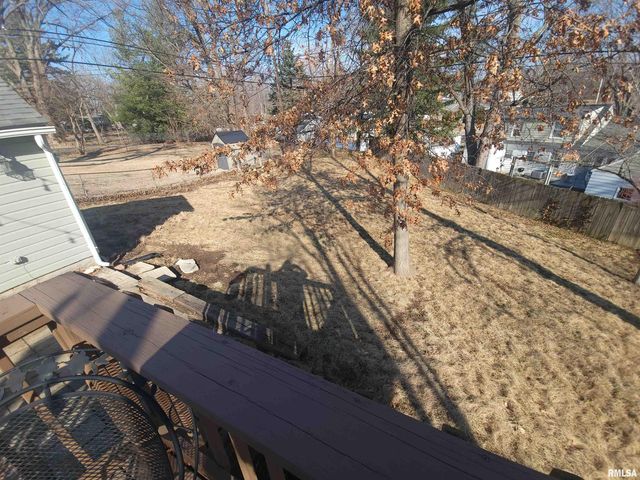 221 W BARRINGTON Road, Peoria, IL 61614