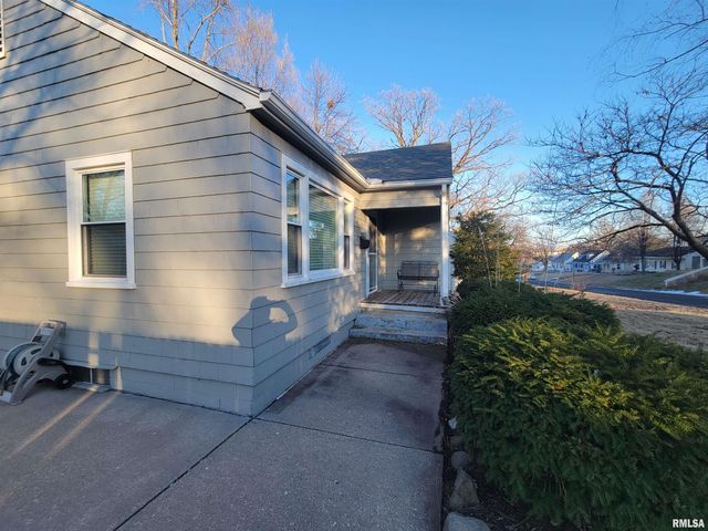 221 W BARRINGTON Road, Peoria, IL 61614