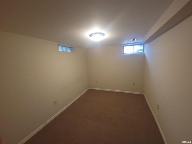 221 W BARRINGTON Road, Peoria, IL 61614