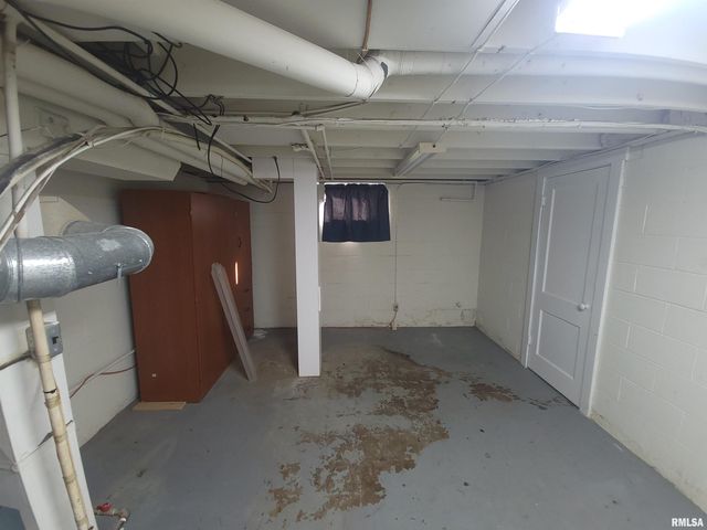 221 W BARRINGTON Road, Peoria, IL 61614