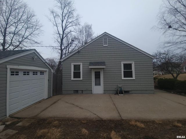 221 W BARRINGTON Road, Peoria, IL 61614