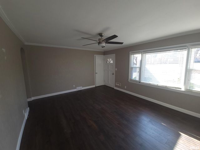 221 W BARRINGTON Road, Peoria, IL 61614