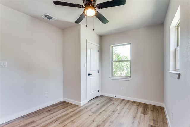 1104 E Mulkey Street, Fort Worth, TX 76104