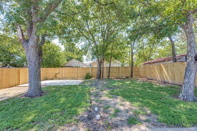 1104 E Mulkey Street, Fort Worth, TX 76104