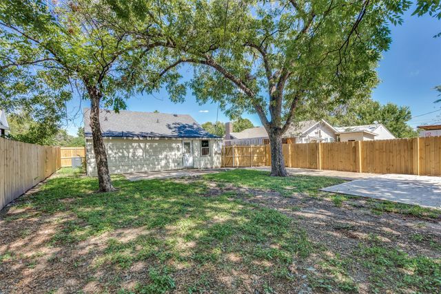 1104 E Mulkey Street, Fort Worth, TX 76104