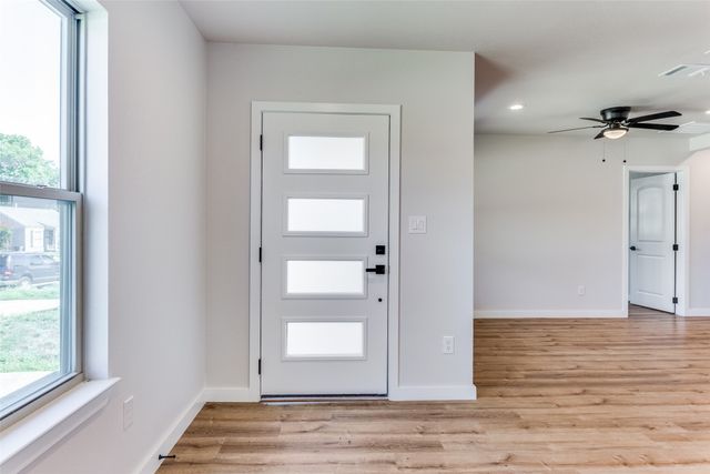 1104 E Mulkey Street, Fort Worth, TX 76104