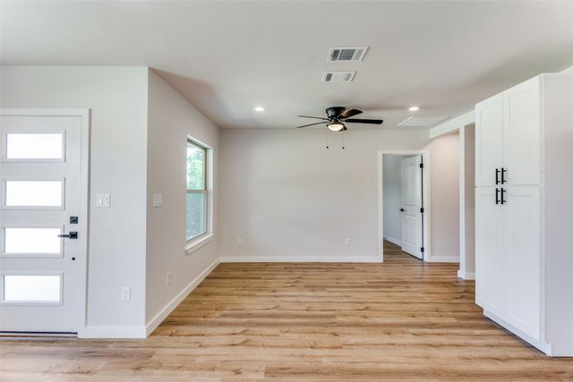 1104 E Mulkey Street, Fort Worth, TX 76104