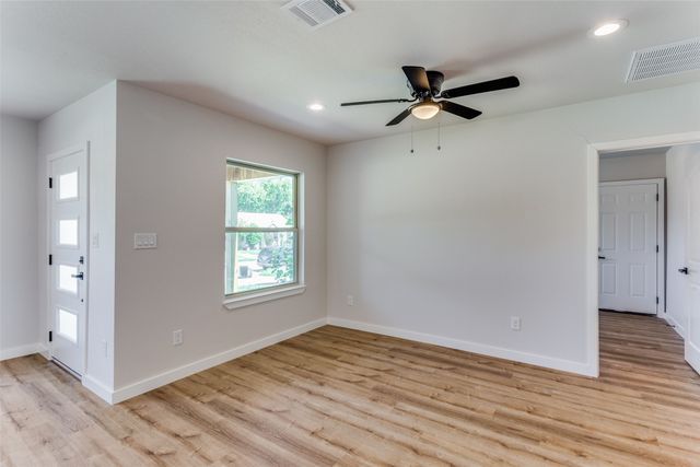 1104 E Mulkey Street, Fort Worth, TX 76104