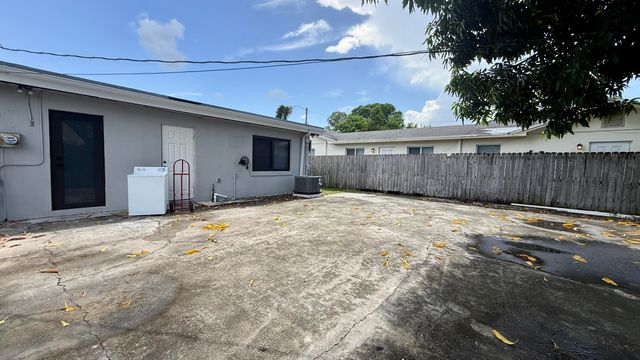 4729 Myrtle Lane, West Palm Beach, FL 33417