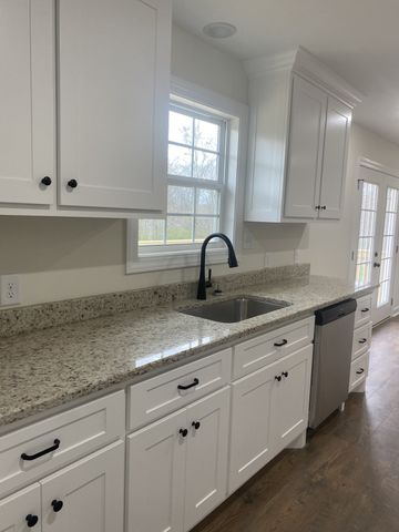 81 Lighthouse Dr, Summertown, TN 38483