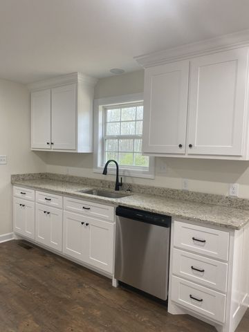 81 Lighthouse Dr, Summertown, TN 38483