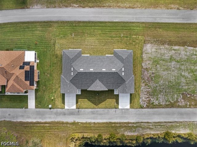 628 Falls LN, Lehigh Acres, FL 33974