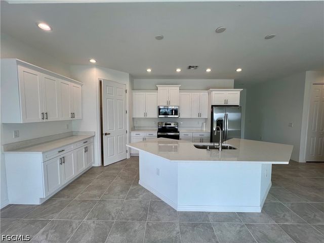628 Falls LN, Lehigh Acres, FL 33974