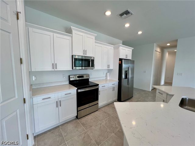 628 Falls LN, Lehigh Acres, FL 33974