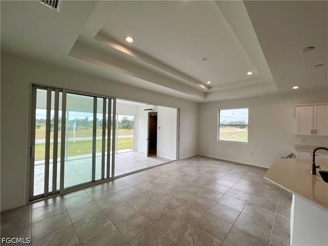 628 Falls LN, Lehigh Acres, FL 33974