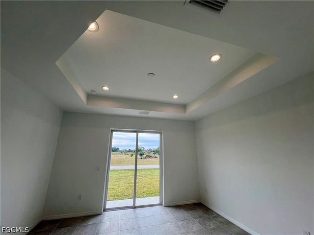 628 Falls LN, Lehigh Acres, FL 33974