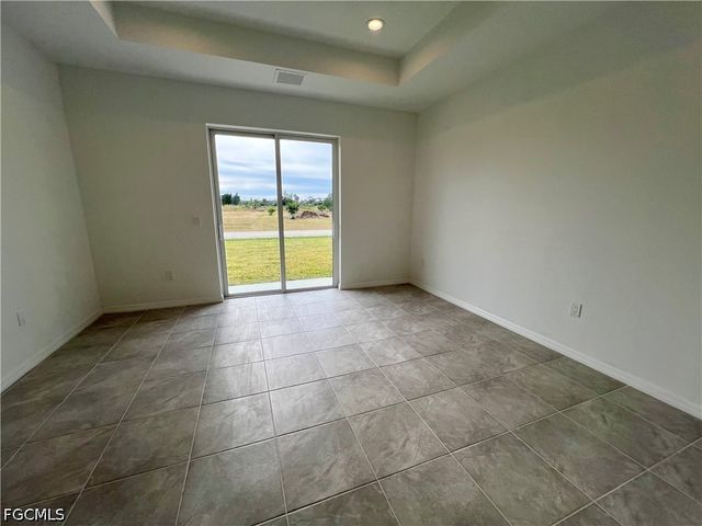 628 Falls LN, Lehigh Acres, FL 33974