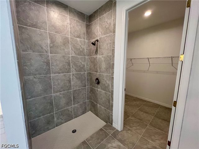 628 Falls LN, Lehigh Acres, FL 33974