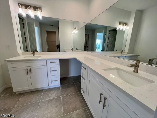 628 Falls LN, Lehigh Acres, FL 33974