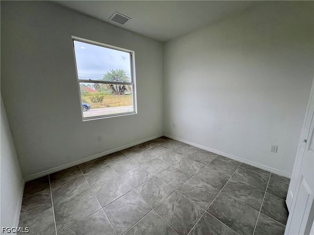 628 Falls LN, Lehigh Acres, FL 33974