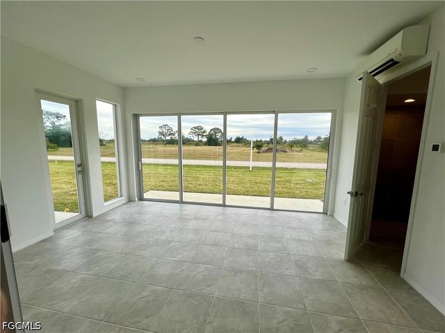 628 Falls LN, Lehigh Acres, FL 33974