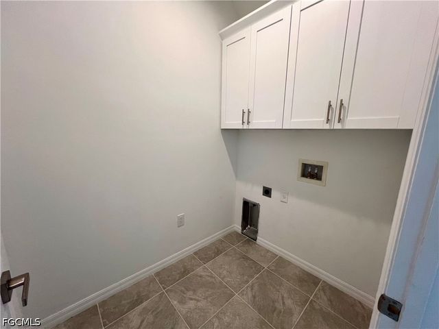 628 Falls LN, Lehigh Acres, FL 33974