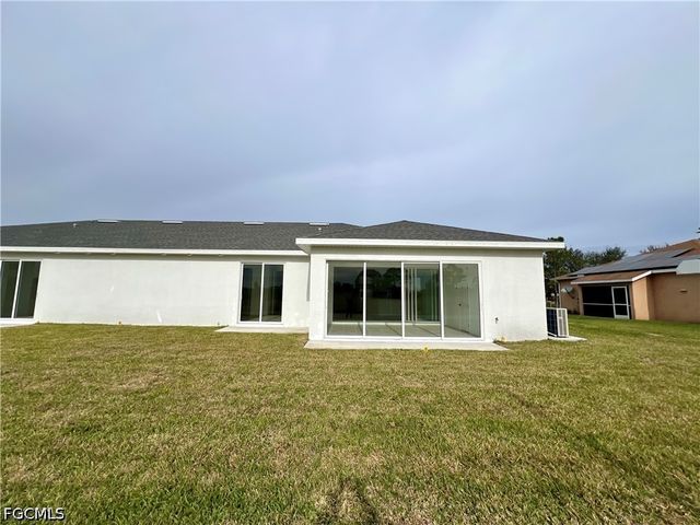 628 Falls LN, Lehigh Acres, FL 33974