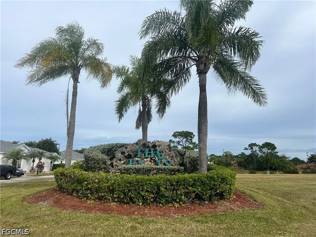 628 Falls LN, Lehigh Acres, FL 33974