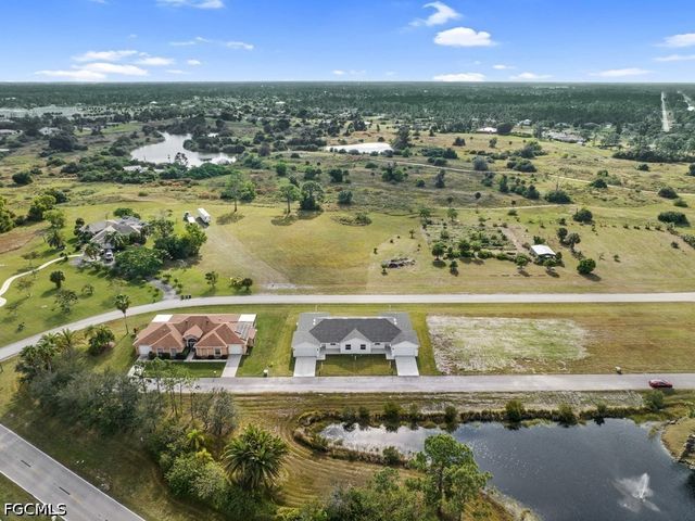 628 Falls LN, Lehigh Acres, FL 33974