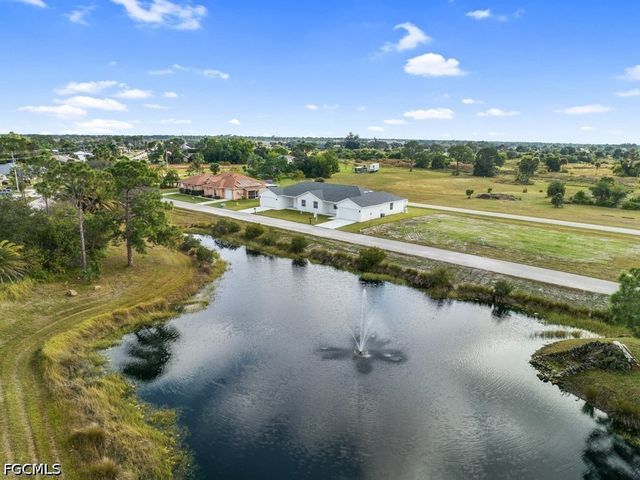 628 Falls LN, Lehigh Acres, FL 33974