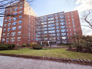 164-20 Highland Avenue 5R, Jamaica Hills, NY 11432