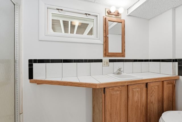 14 Lomas Dr, Framingham, MA 01701