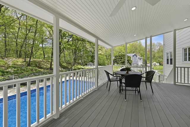 14 Lomas Dr, Framingham, MA 01701