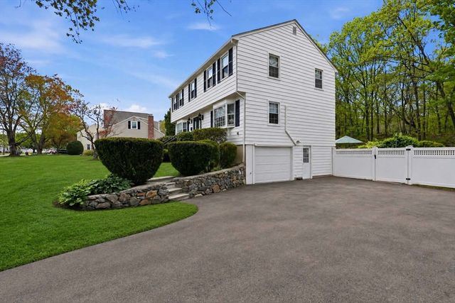 14 Lomas Dr, Framingham, MA 01701