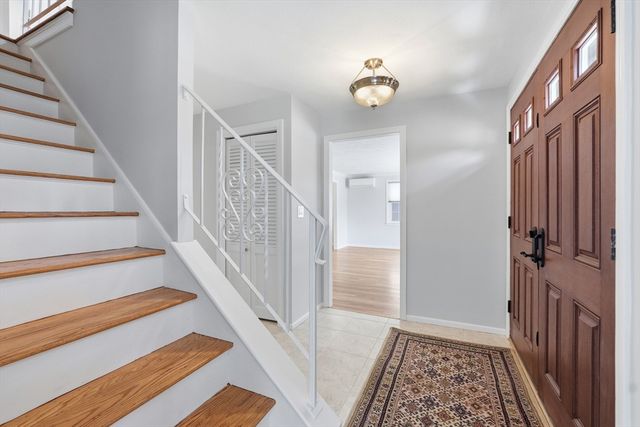 14 Lomas Dr, Framingham, MA 01701