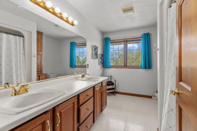 3221 N COUNTRY RUN DRIVE, Appleton, WI 54914