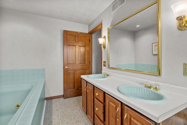 3221 N COUNTRY RUN DRIVE, Appleton, WI 54914