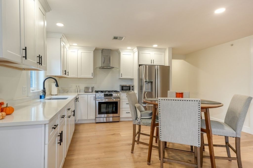 17 School C, Hudson, MA 01749