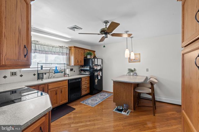 2255 HILLSIDE LN, Aston, PA 19014