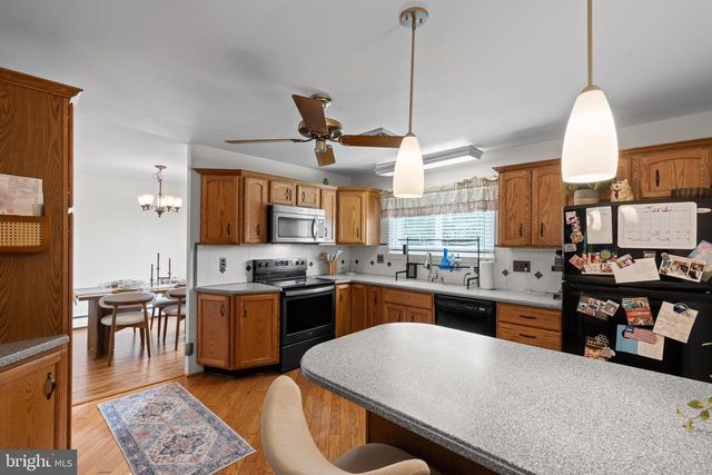2255 HILLSIDE LN, Aston, PA 19014