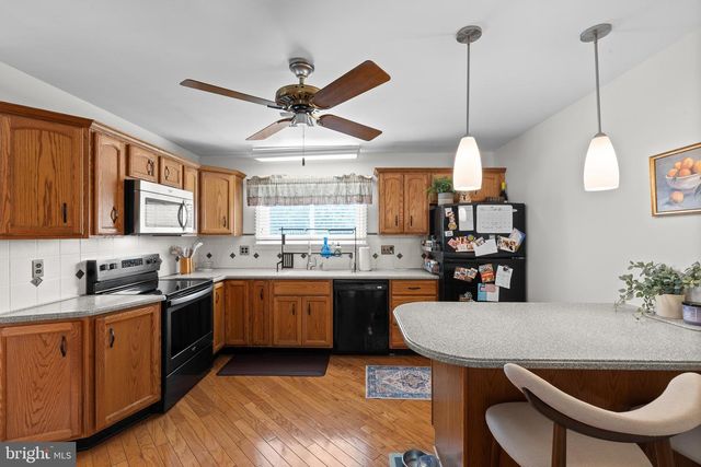 2255 HILLSIDE LN, Aston, PA 19014