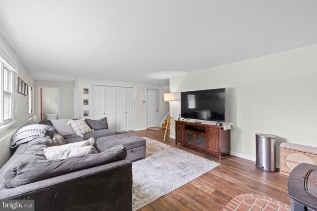 2255 HILLSIDE LN, Aston, PA 19014