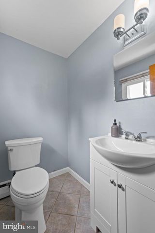 2255 HILLSIDE LN, Aston, PA 19014
