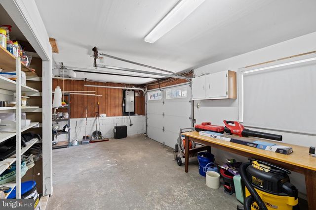 2255 HILLSIDE LN, Aston, PA 19014