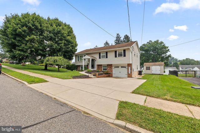 2255 HILLSIDE LN, Aston, PA 19014