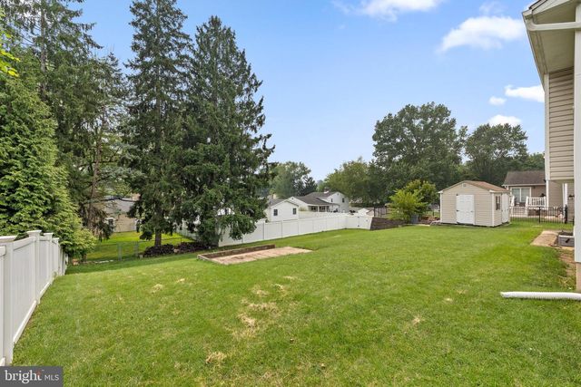 2255 HILLSIDE LN, Aston, PA 19014